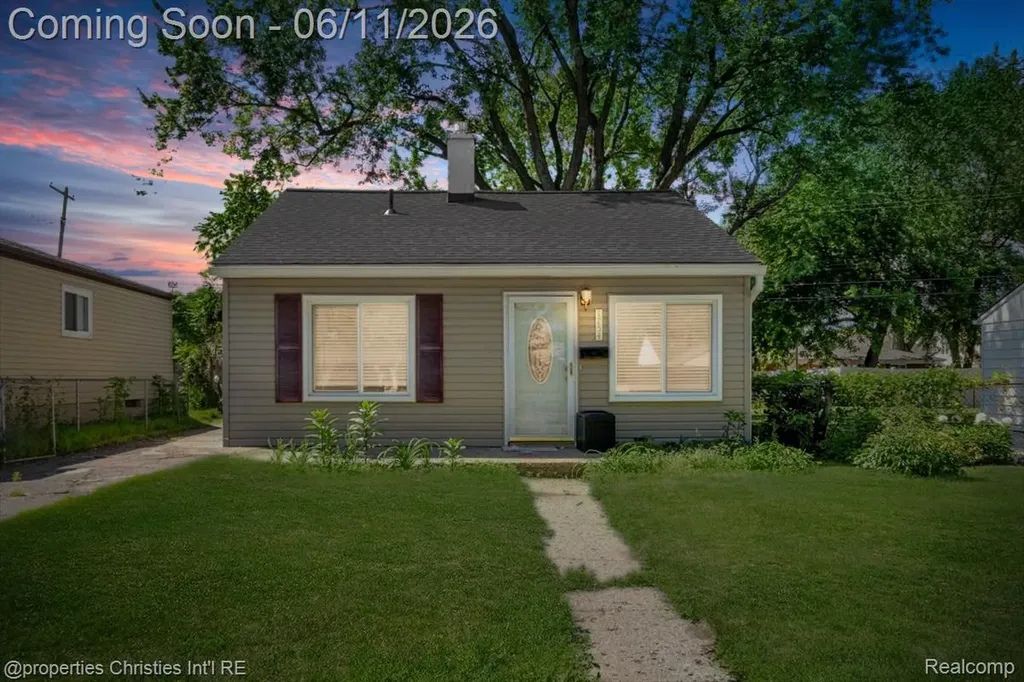 1754 E Harry Avenue Hazel Park City MI 48030