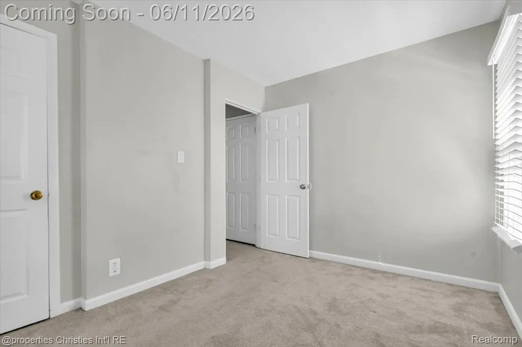 1754 E Harry Avenue Hazel Park City MI 48030