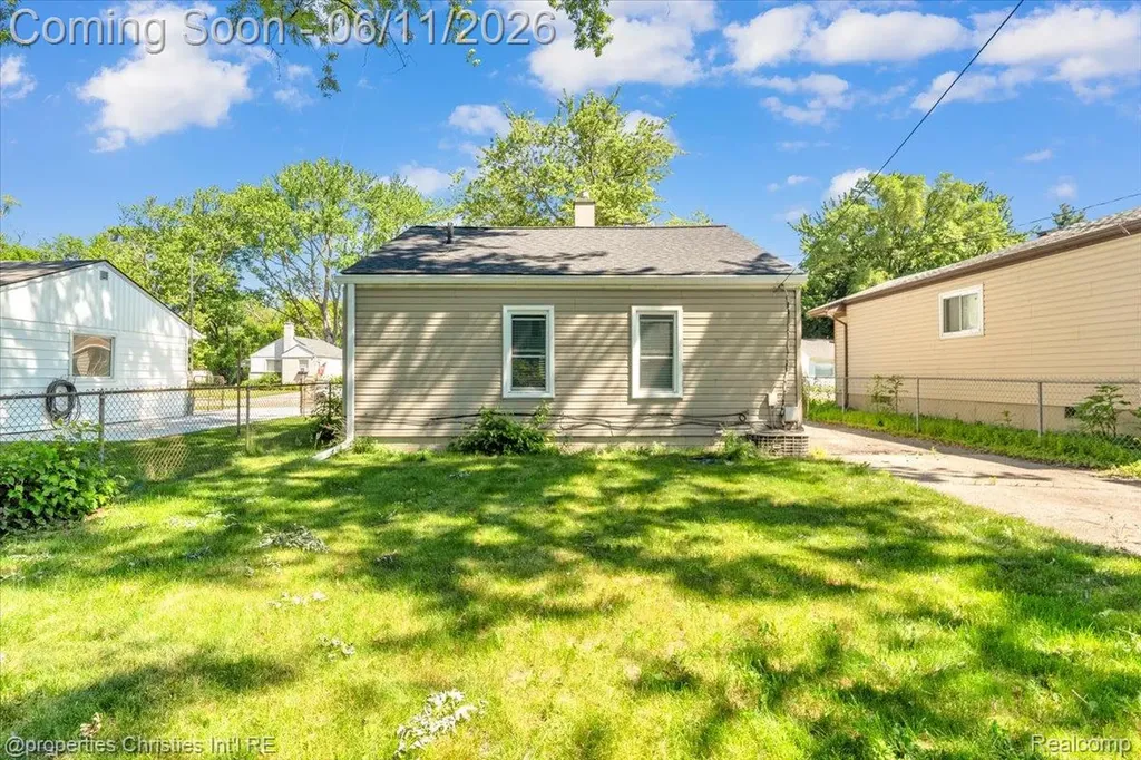 1754 E Harry Avenue Hazel Park City MI 48030