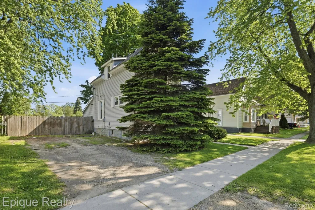 1301 Myrtle Street Port Huron City MI 48060
