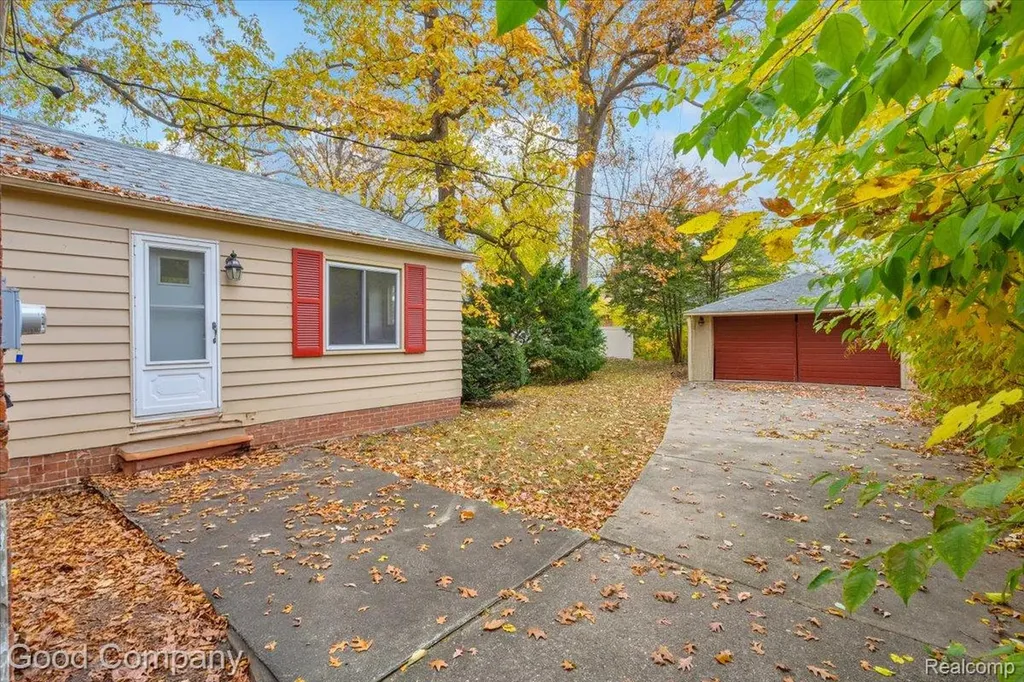 2564 Woodstock Drive Detroit City MI 48203