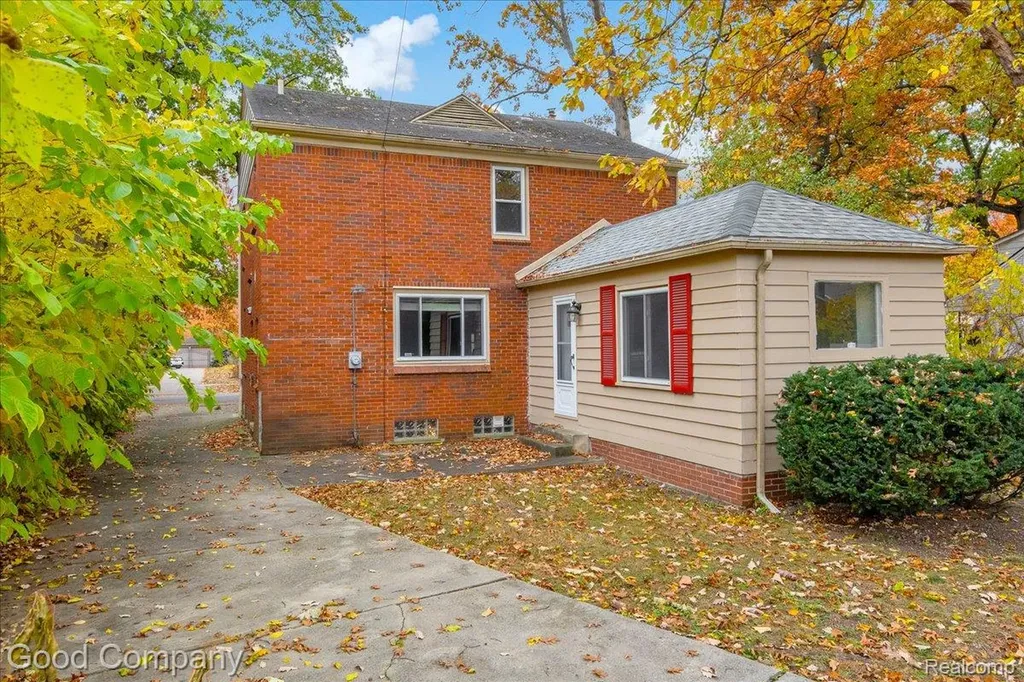2564 Woodstock Drive Detroit City MI 48203