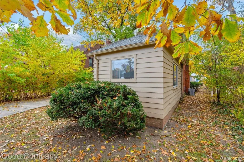 2564 Woodstock Drive Detroit City MI 48203
