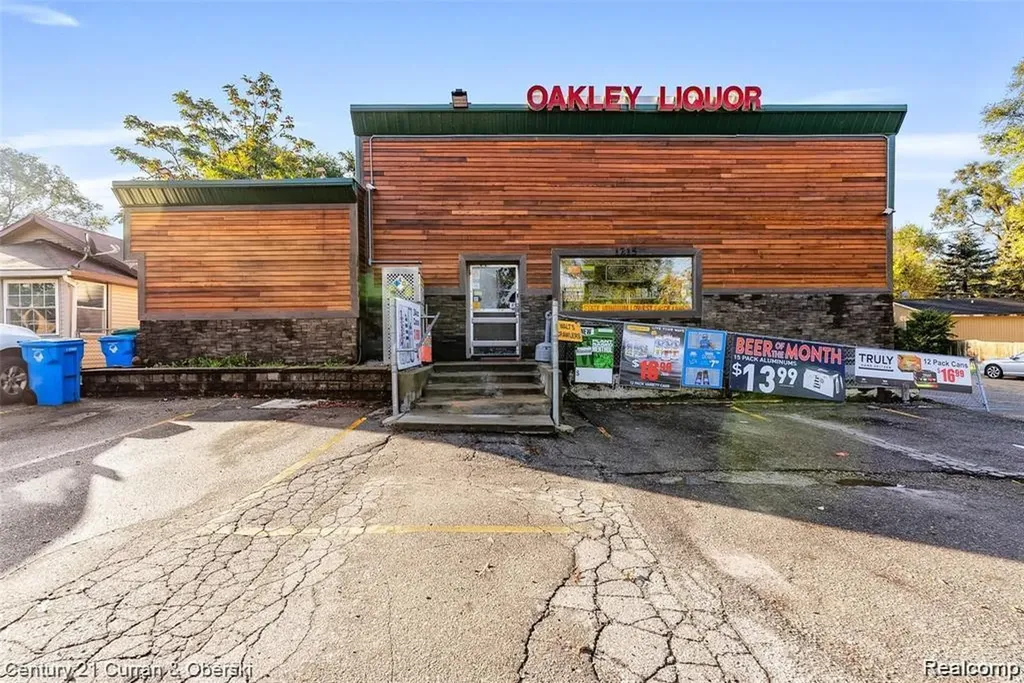 1215 W Oakley Park Road Commerce Charter Township MI 48390
