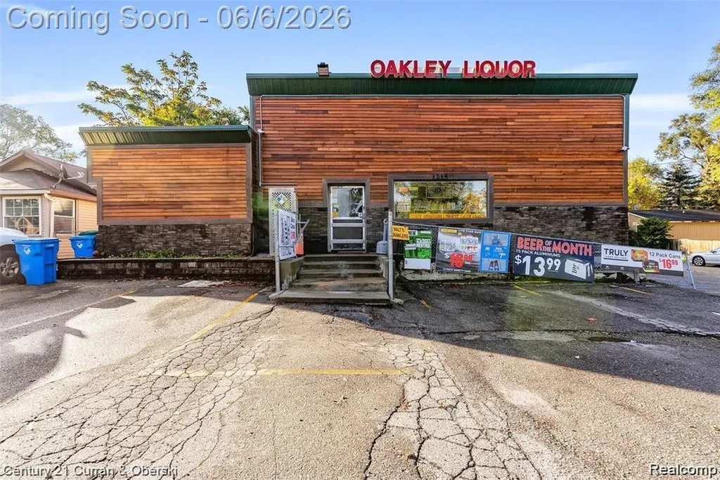 1215 W Oakley Park Road Commerce Charter Township MI 48390