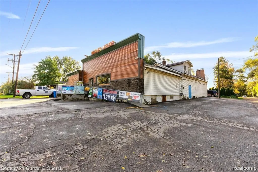 1215 W Oakley Park Road Commerce Charter Township MI 48390