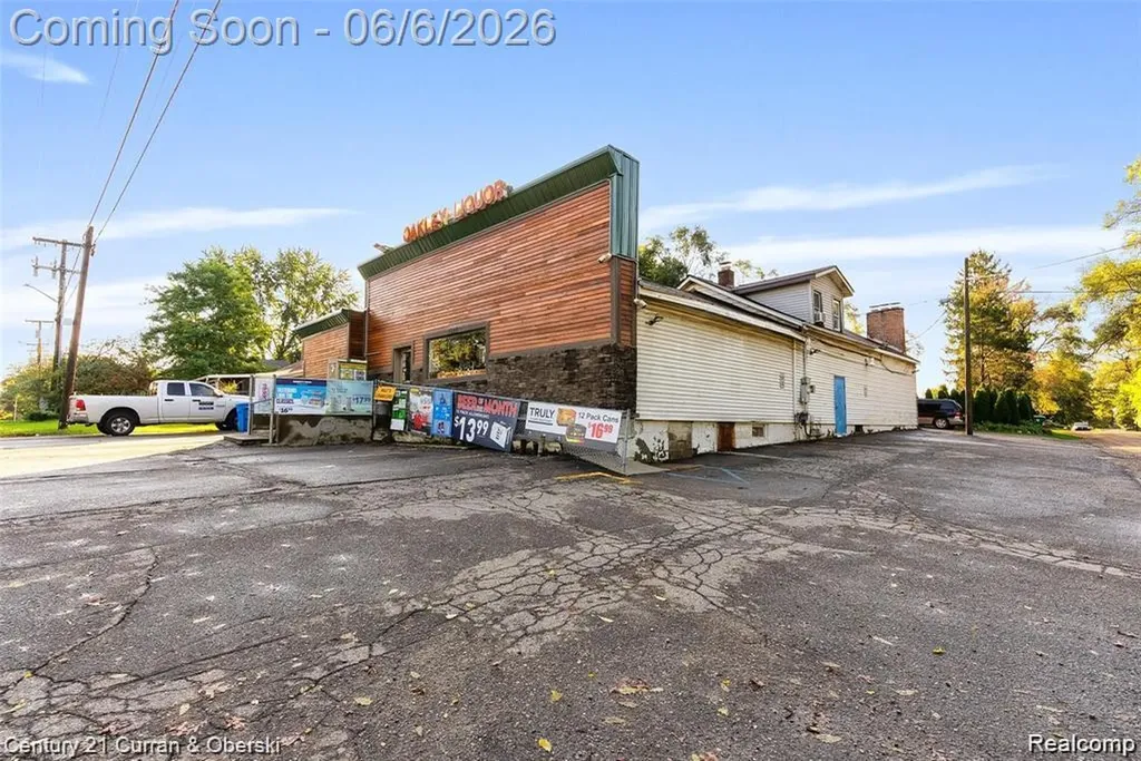 1215 W Oakley Park Road Commerce Charter Township MI 48390