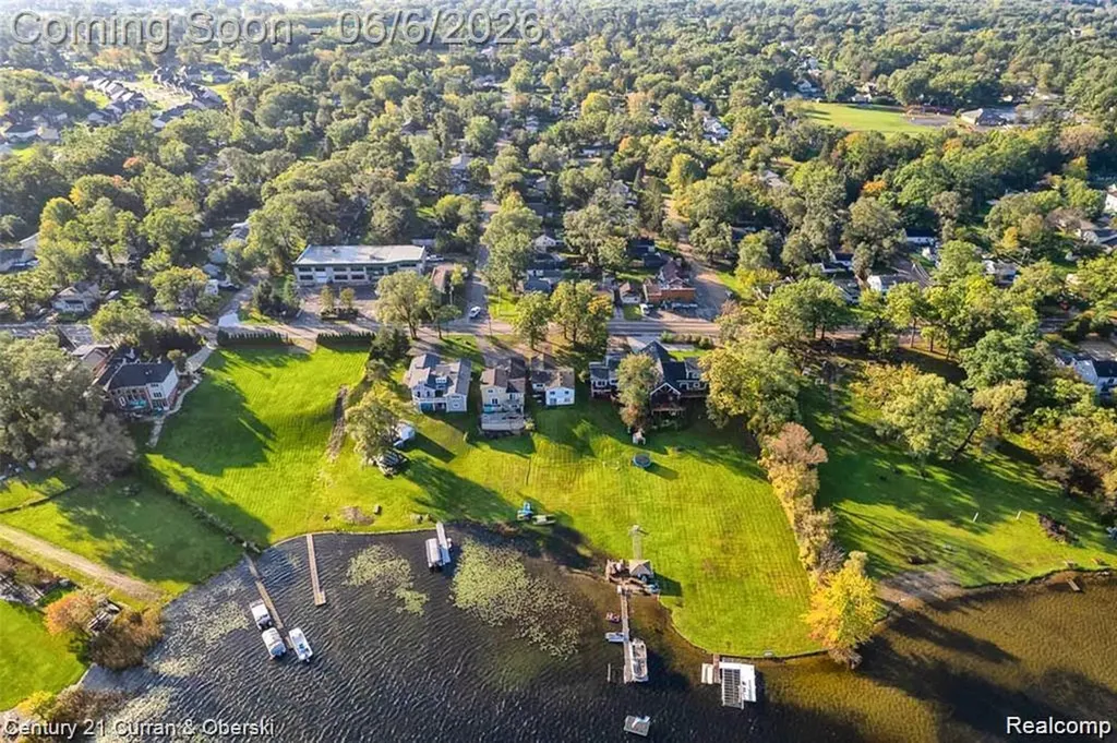 1215 W Oakley Park Road Commerce Charter Township MI 48390
