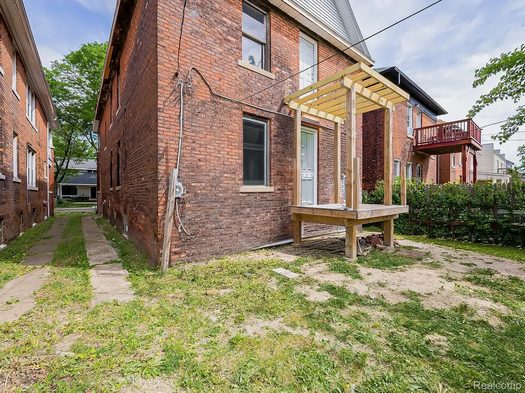 895 Blaine Street Detroit City MI 48202