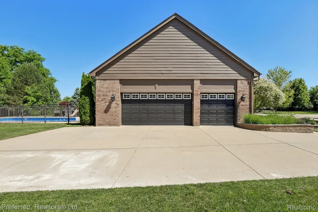 22751 St James Drive Lyon Charter Township MI 48167