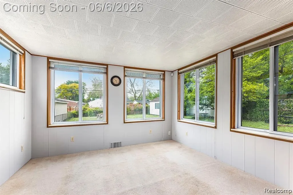 4772 Marian Avenue Warren City MI 48092