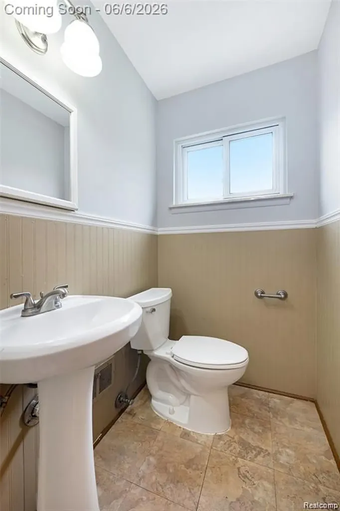4772 Marian Avenue Warren City MI 48092