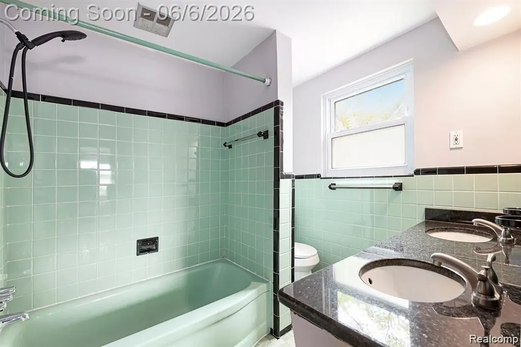 4772 Marian Avenue Warren City MI 48092