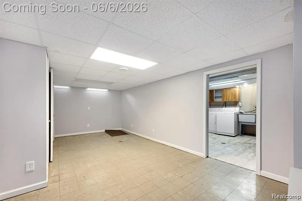 4772 Marian Avenue Warren City MI 48092