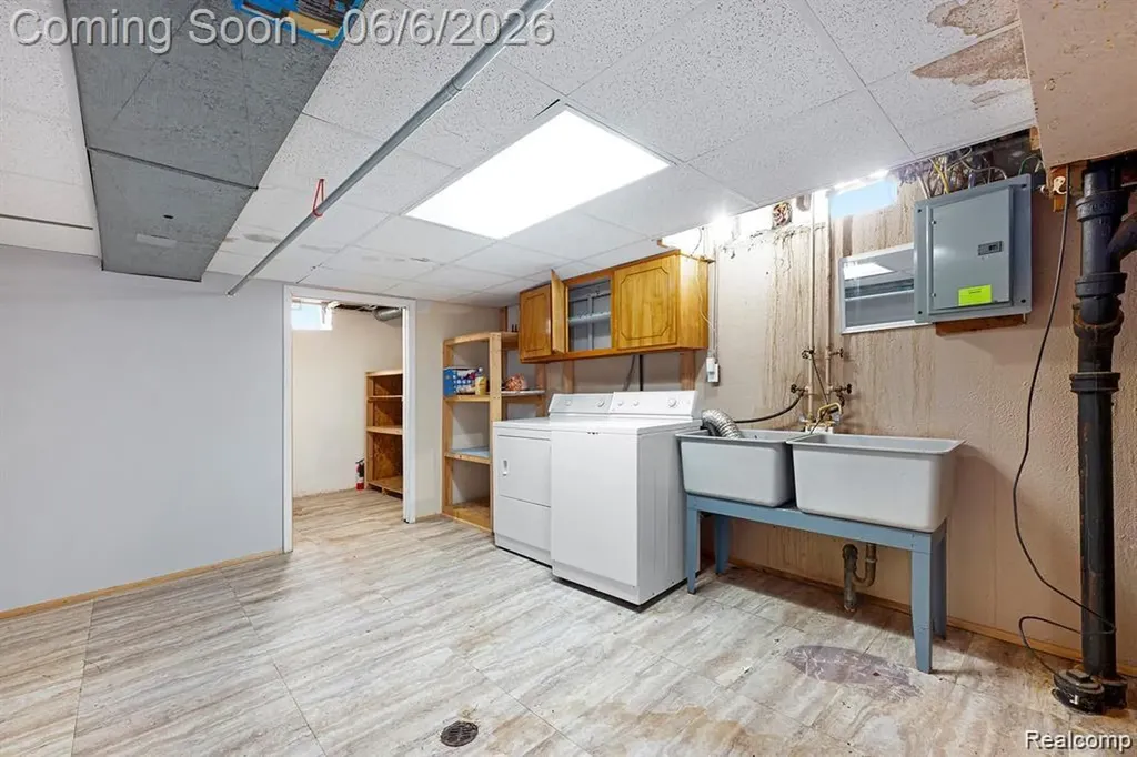 4772 Marian Avenue Warren City MI 48092