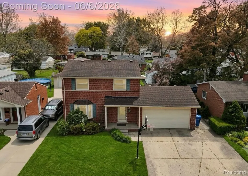 4772 Marian Avenue Warren City MI 48092