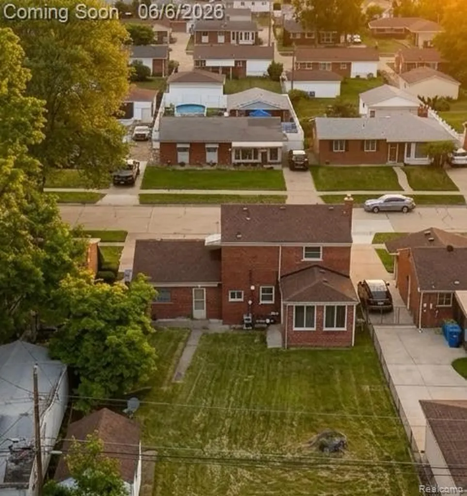4772 Marian Avenue Warren City MI 48092