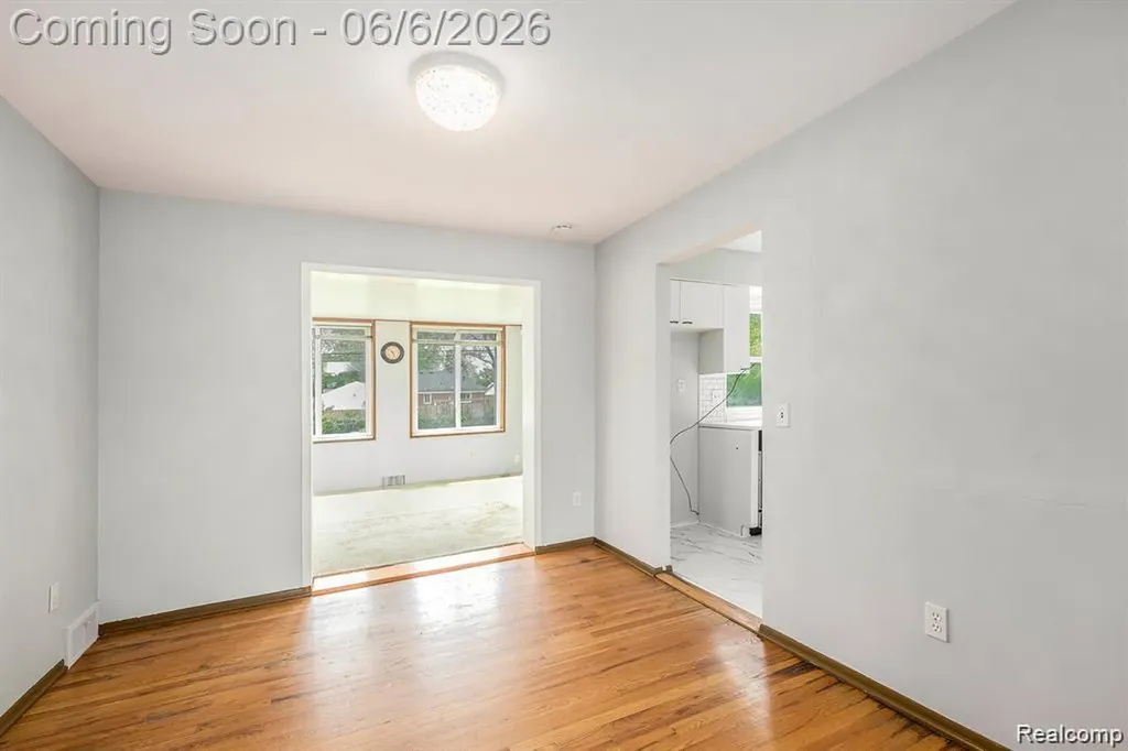 4772 Marian Avenue Warren City MI 48092