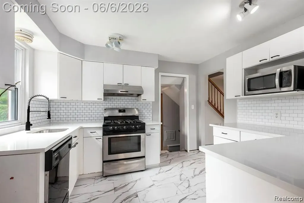 4772 Marian Avenue Warren City MI 48092