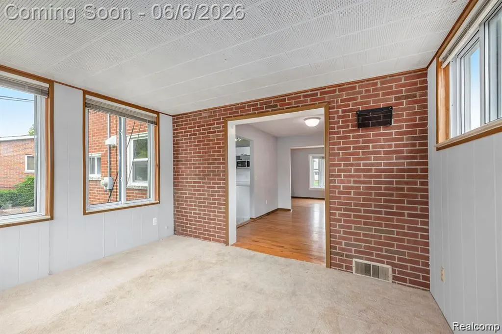 4772 Marian Avenue Warren City MI 48092