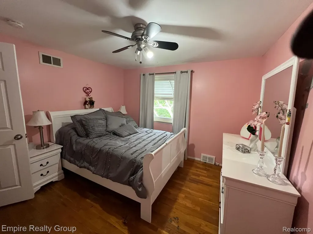 15401 Vivian Street Taylor City MI 48180