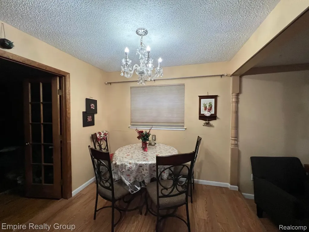 15401 Vivian Street Taylor City MI 48180