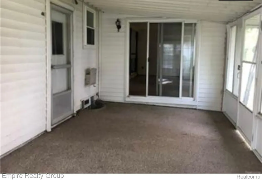 15401 Vivian Street Taylor City MI 48180