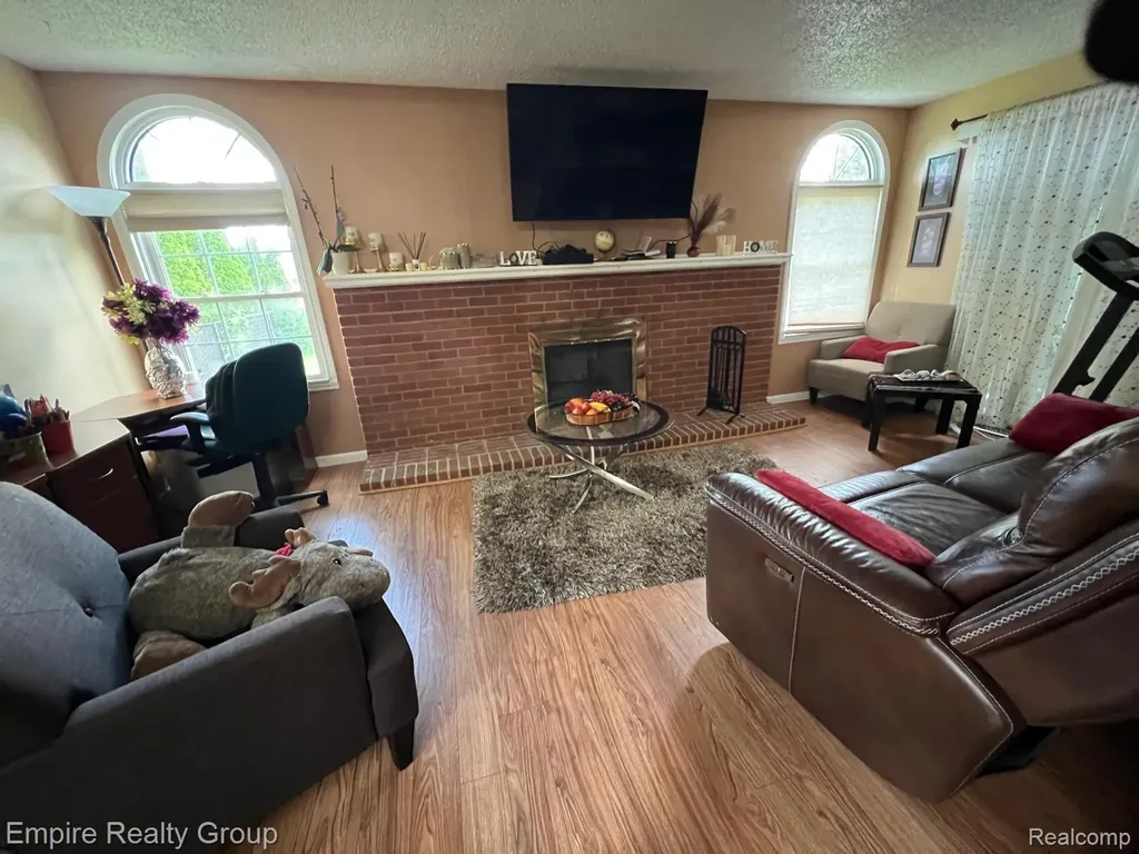 15401 Vivian Street Taylor City MI 48180