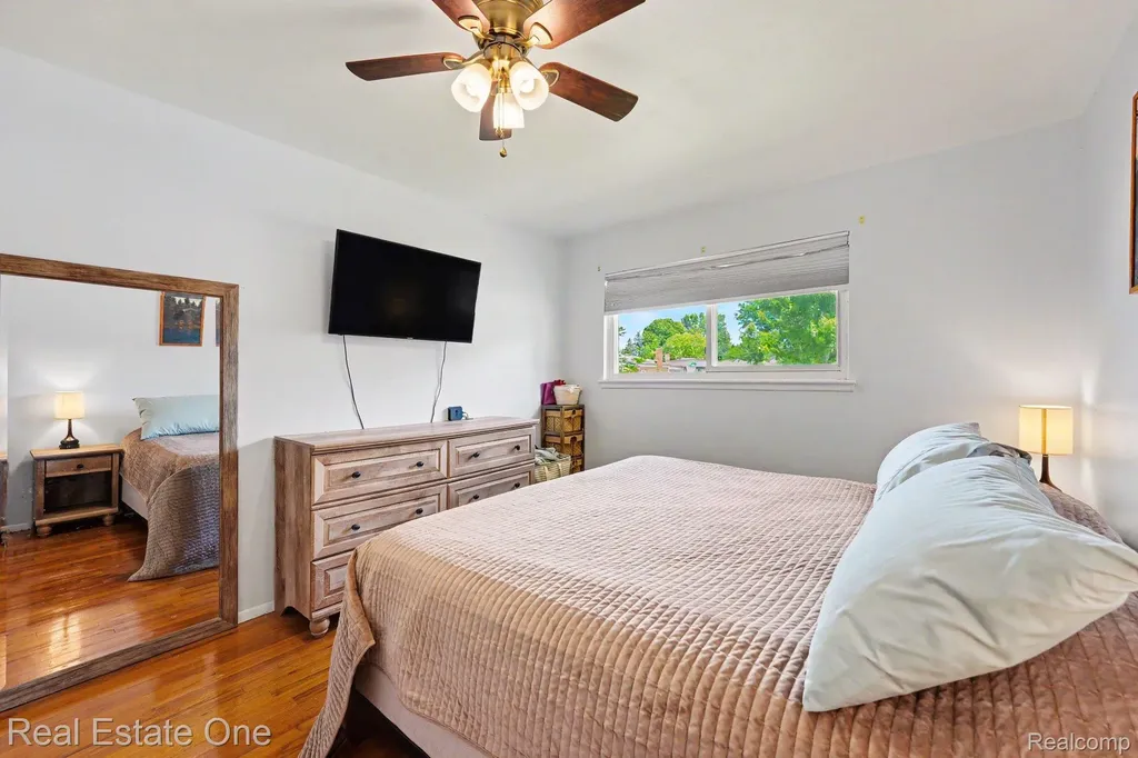 14120 Edison Drive Warren City MI 48088