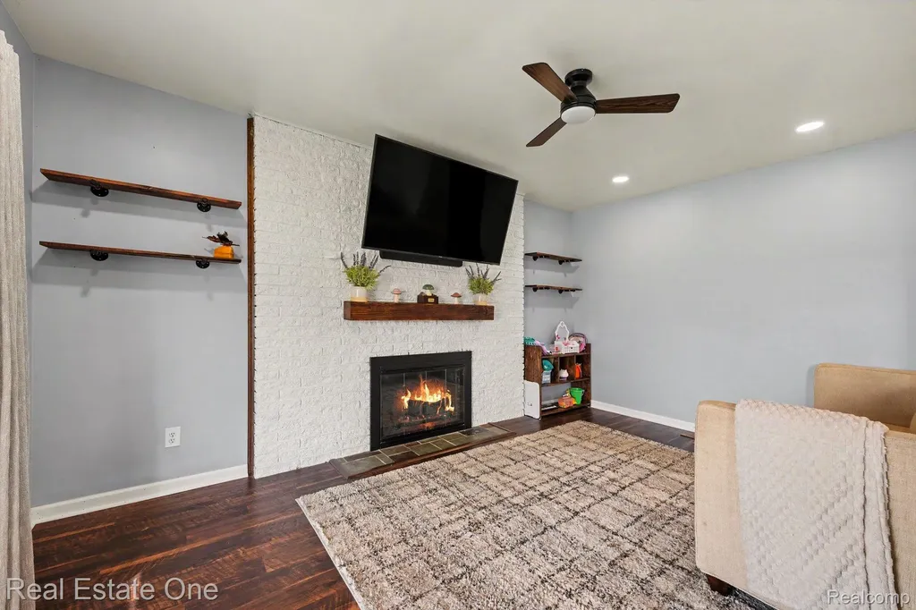 14120 Edison Drive Warren City MI 48088