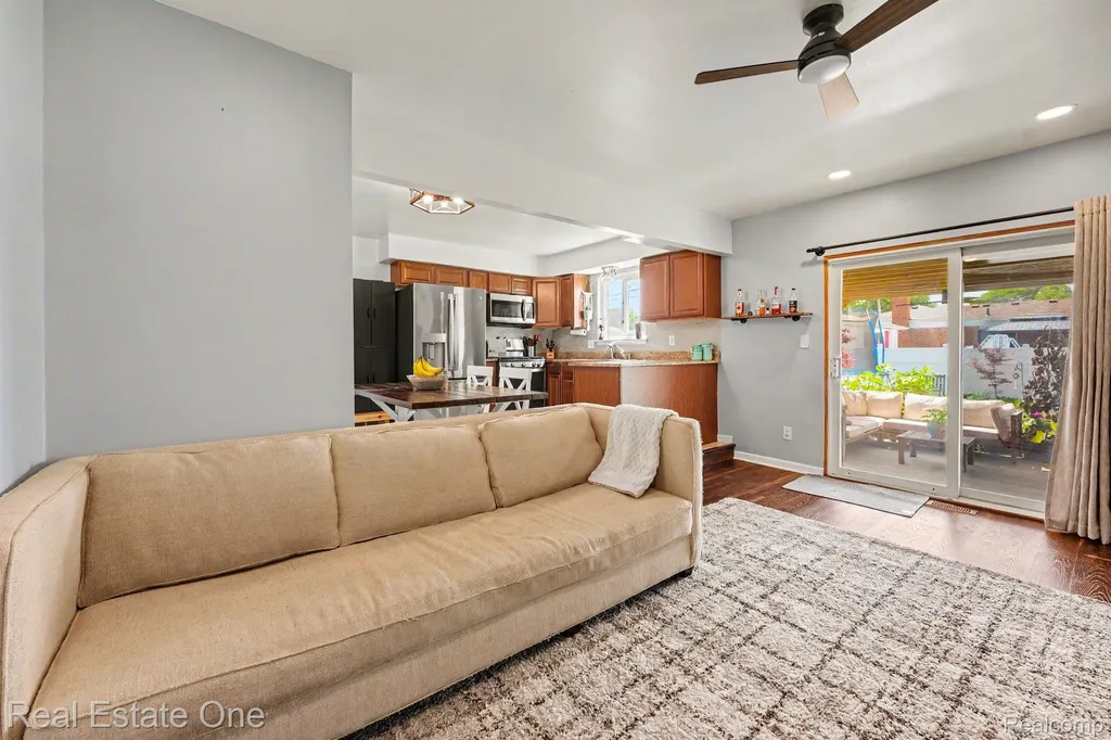 14120 Edison Drive Warren City MI 48088