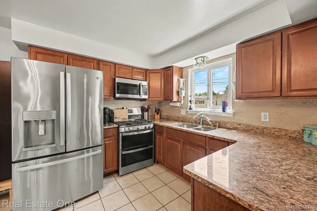 14120 Edison Drive Warren City MI 48088