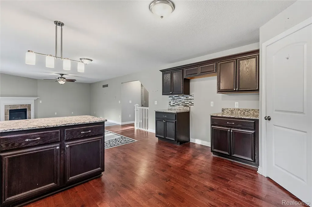 38124 Cobble Creek Court Sterling Heights City MI 48312