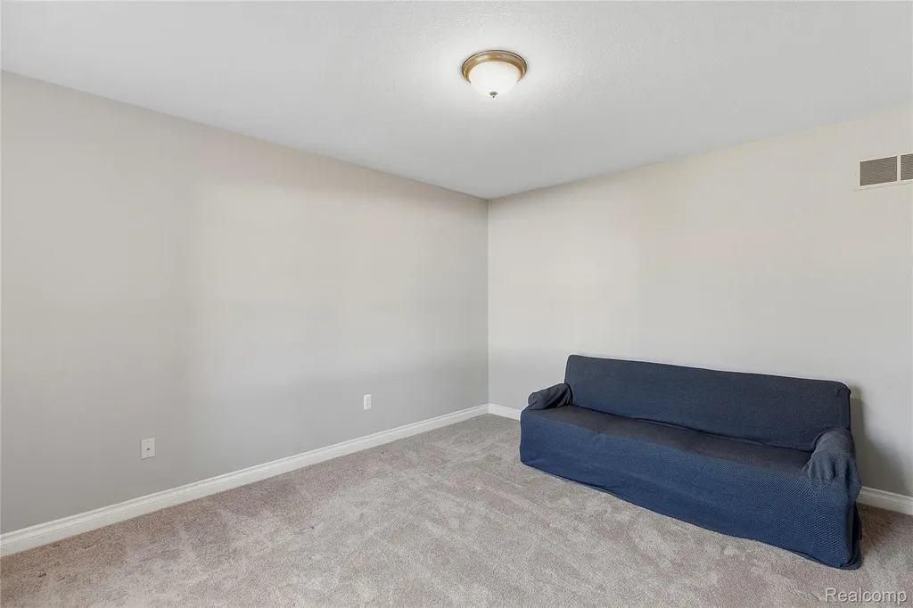 38124 Cobble Creek Court Sterling Heights City MI 48312