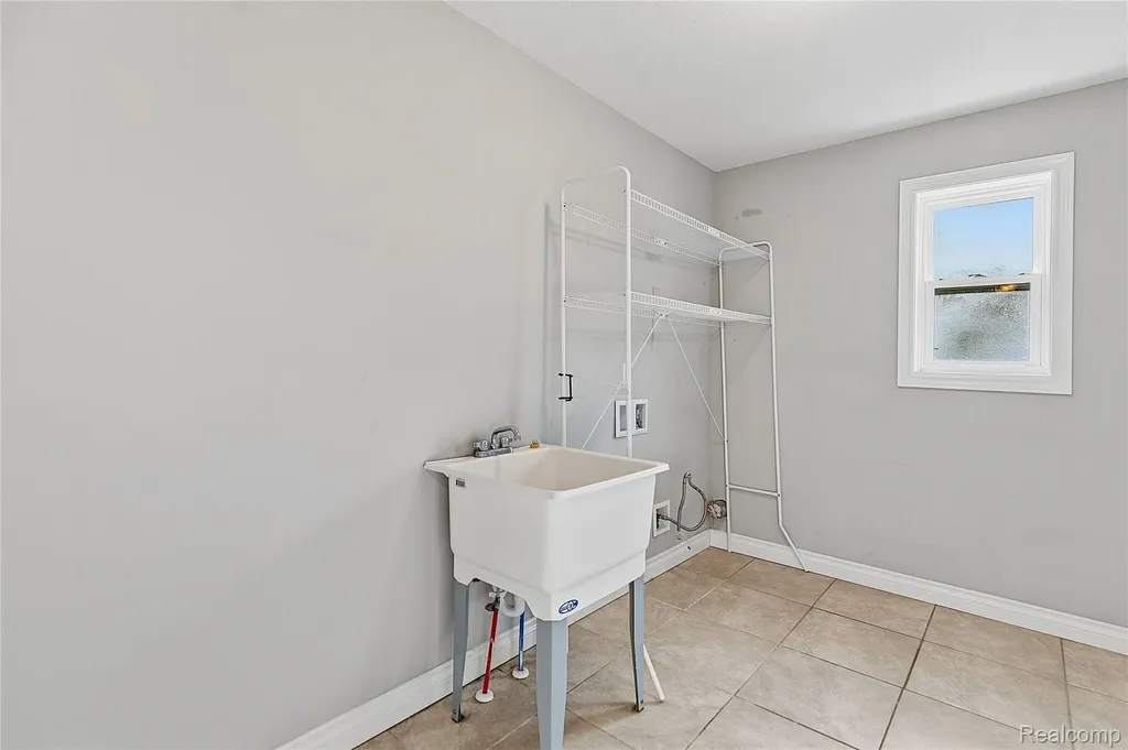 38124 Cobble Creek Court Sterling Heights City MI 48312