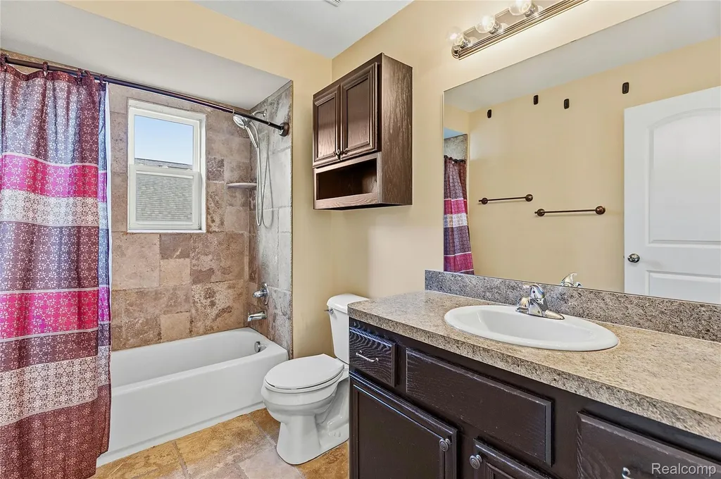 38124 Cobble Creek Court Sterling Heights City MI 48312