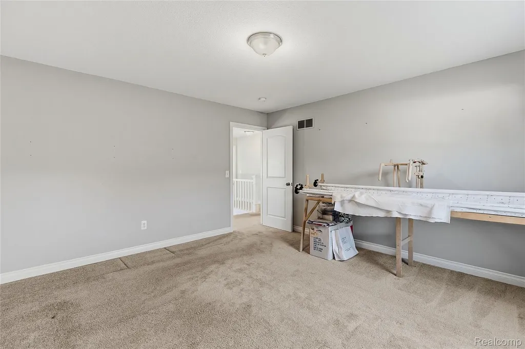 38124 Cobble Creek Court Sterling Heights City MI 48312