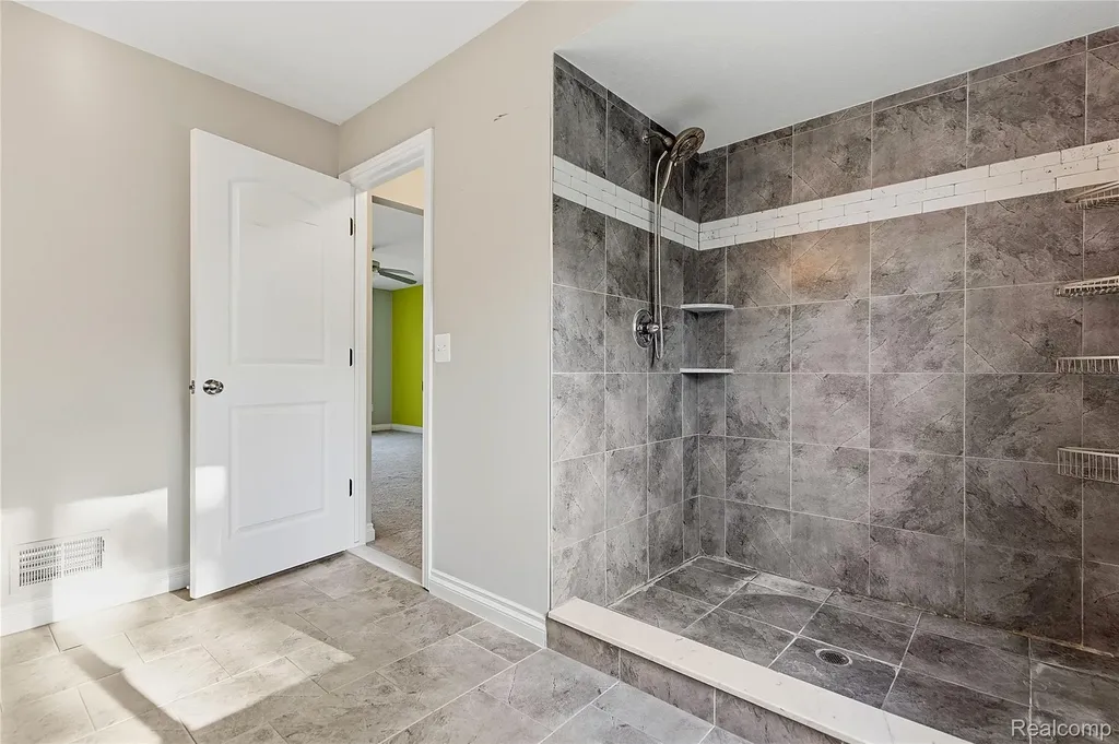 38124 Cobble Creek Court Sterling Heights City MI 48312