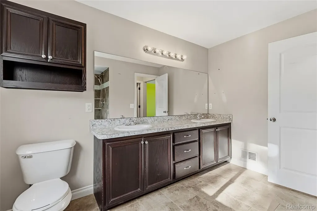 38124 Cobble Creek Court Sterling Heights City MI 48312