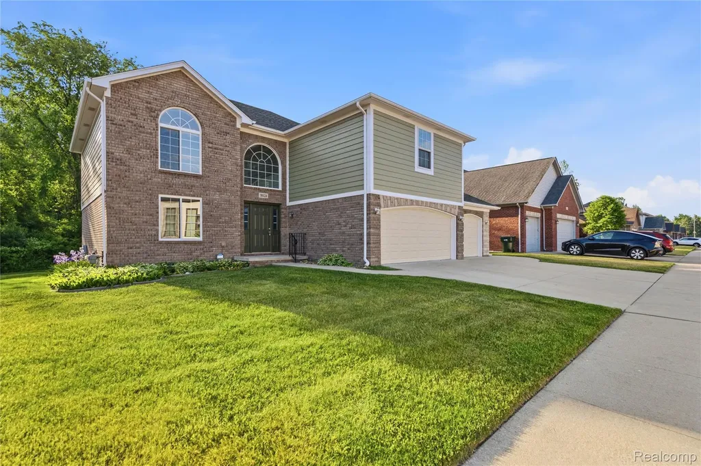 38124 Cobble Creek Court Sterling Heights City MI 48312