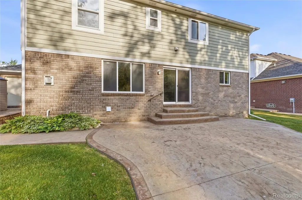 38124 Cobble Creek Court Sterling Heights City MI 48312