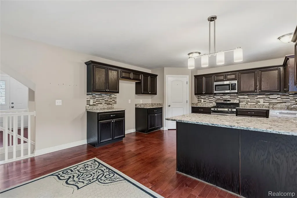 38124 Cobble Creek Court Sterling Heights City MI 48312