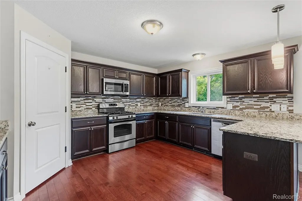 38124 Cobble Creek Court Sterling Heights City MI 48312