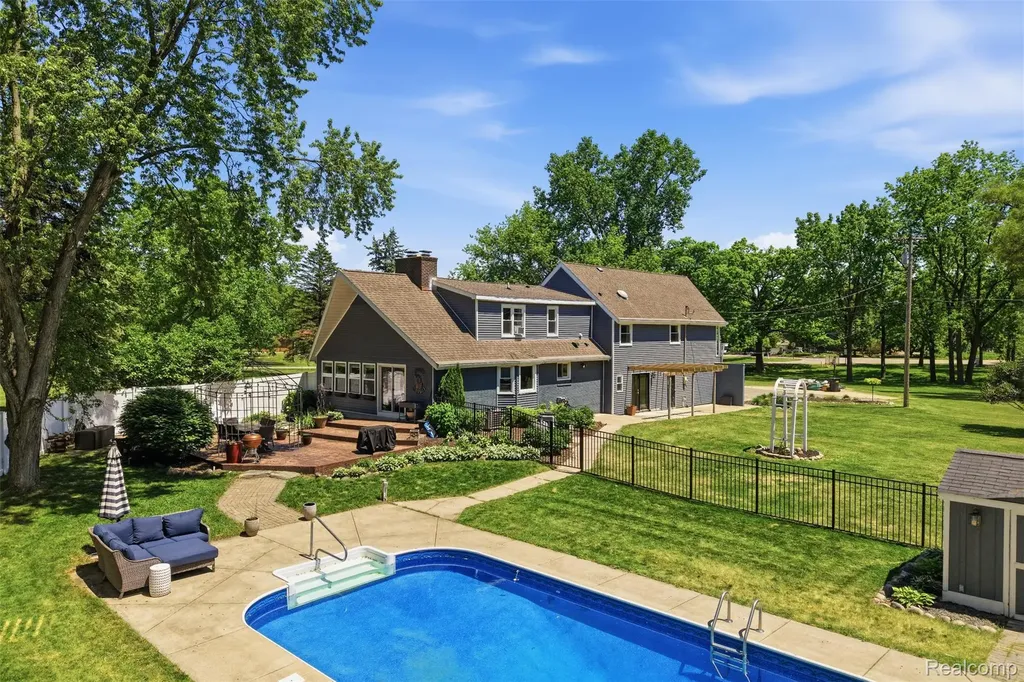 5080 Pleasant Valley Road Brighton Township MI 48114
