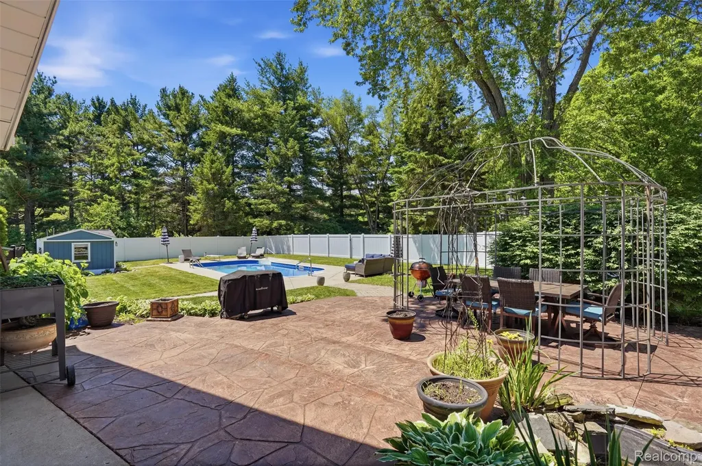 5080 Pleasant Valley Road Brighton Township MI 48114