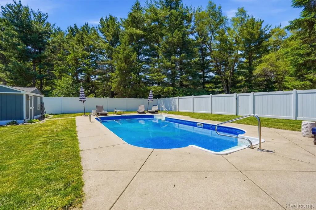 5080 Pleasant Valley Road Brighton Township MI 48114