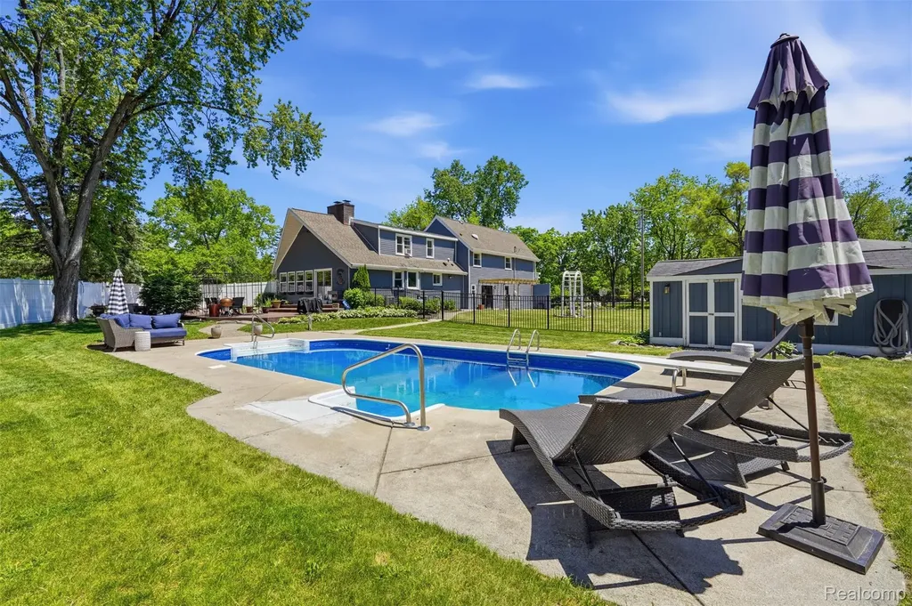 5080 Pleasant Valley Road Brighton Township MI 48114