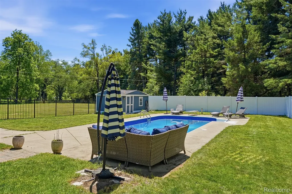 5080 Pleasant Valley Road Brighton Township MI 48114