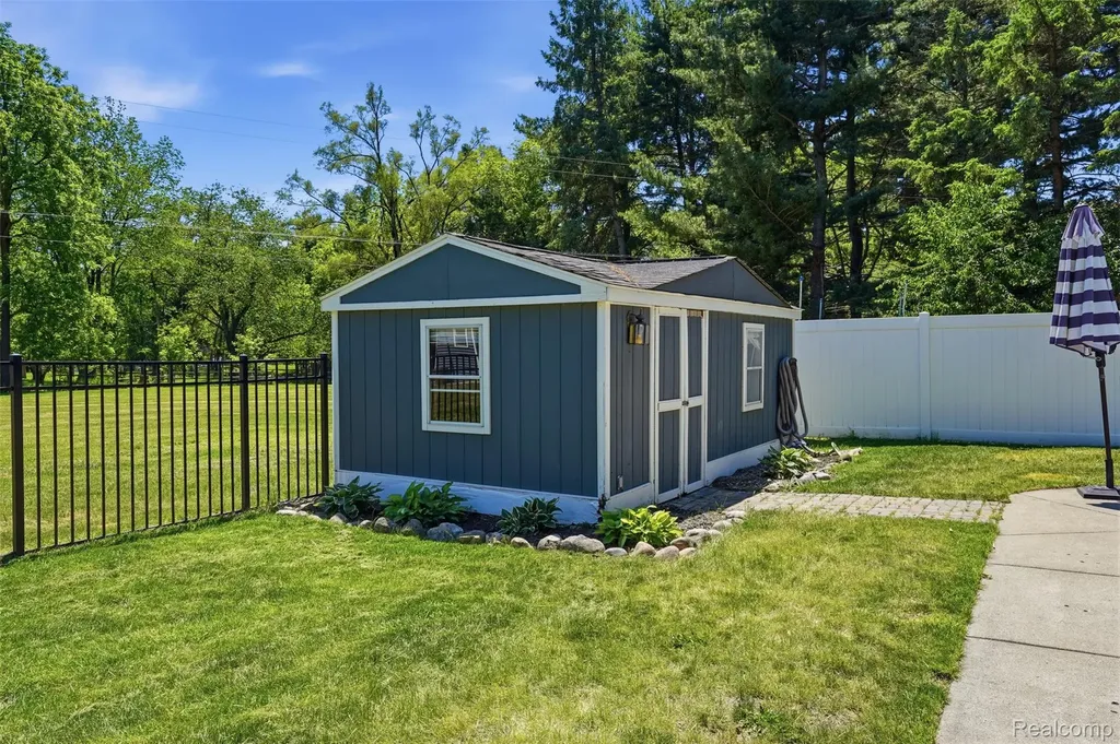 5080 Pleasant Valley Road Brighton Township MI 48114