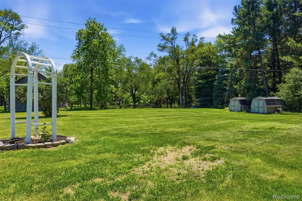 5080 Pleasant Valley Road Brighton Township MI 48114